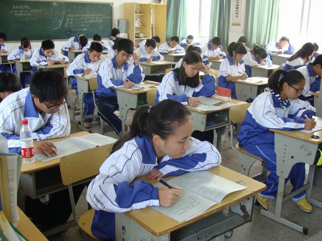 ʮ���У���һ��ʵ����ƪϵ�б�������һ���е�һ���¿�