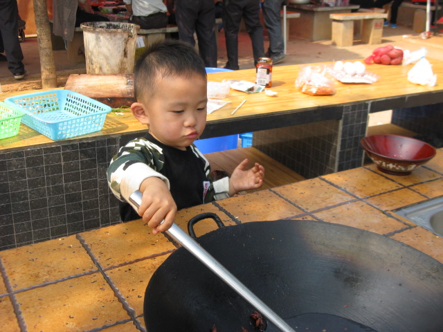 做饭要从娃娃抓起